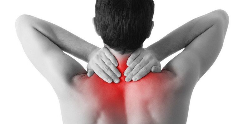 Pain in the shoulder blades caused by muscle inflammation